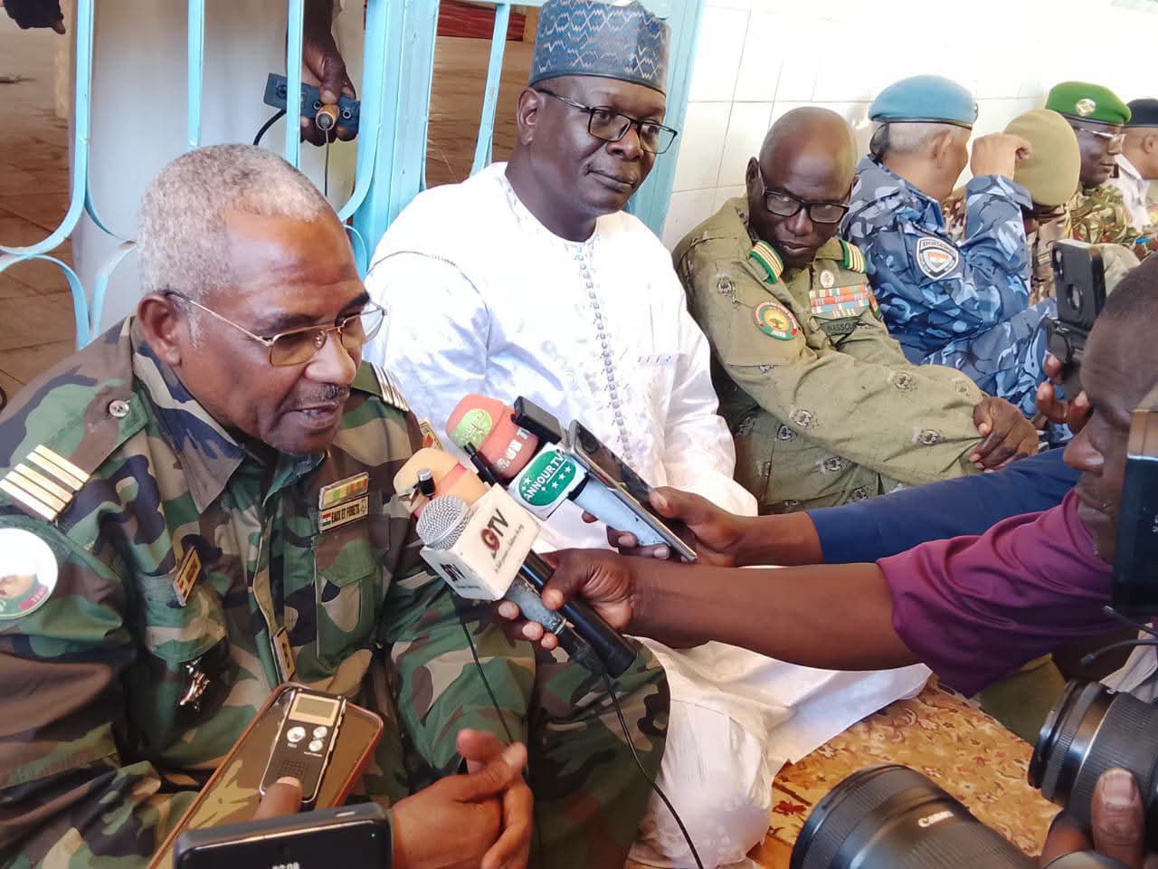 Séance de lecture du Saint-Coran, des prières collectives suivies d’AI Qunut, à l’initiative de sa Majesté Sultan du Damagaram pour la paix, la sécurité et la prospérité au Niger